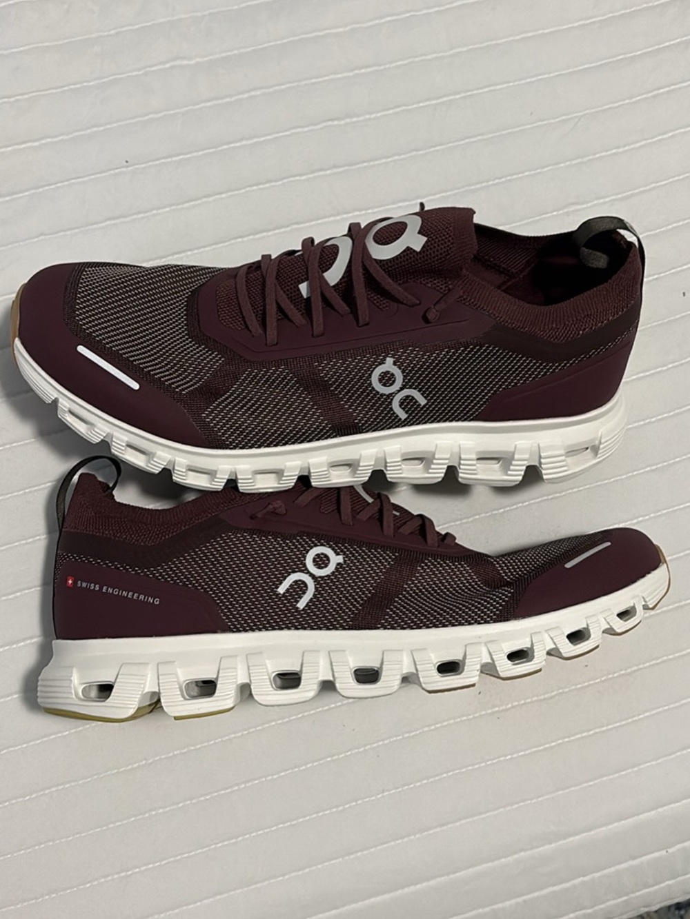 On Cloud Versa 6 - Women’s Size 11 - Burgundy